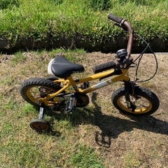 子供用マウンテンバイク、補助輪付きの画像