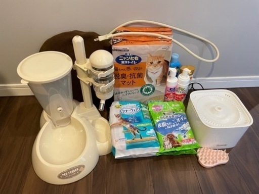 猫グッズまとめ売り トイレマット 給水器 シャンプー おむつ ヒーター おもちゃ等