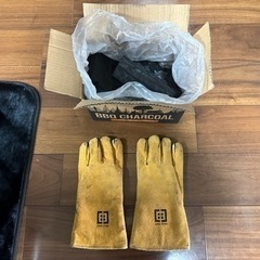 使いサシの炭とダッジオーブン用の手袋