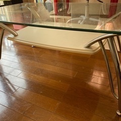 【受付終了　配送相談可】ガラステーブルの画像
