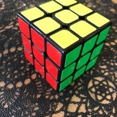 美品　ルービックキューブ