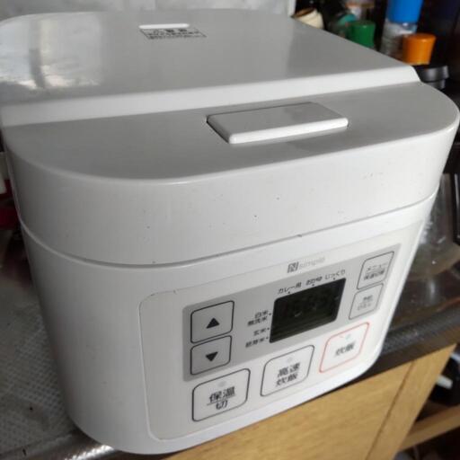 ニトリ3合炊飯器マイコン式　使用期間9ヶ月　配達可能