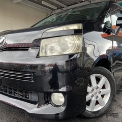 月々1.3万円〜分割払い可❗️車検2年付き！大人気☆トヨタ VOXY ZS☆ETC付き☆純正アルミ☆パワースライドドア付き☆プッシュスタート☆ドライブレコーダー付きのフル装備☆車内広々三列シート‼️事故歴修復歴なし‼️の画像