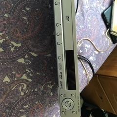 DVD 4個、DVD プレイヤーの画像