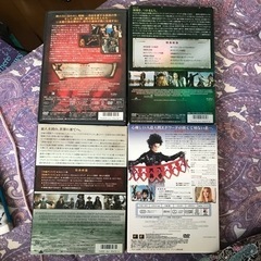 DVD 4個、DVD プレイヤーの画像