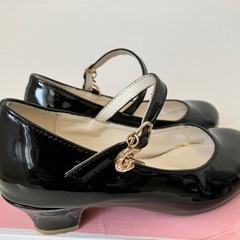 女の子用 黒エナメルフォーマルシューズの画像