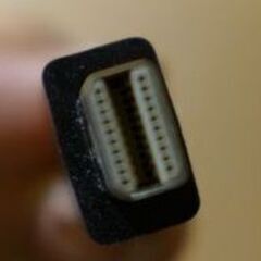 Thunderbolt VGA アダプタの画像