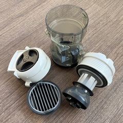 パナソニック プチサイクロン サイクロン式掃除機 MC-SR24J-W【中古品】の画像