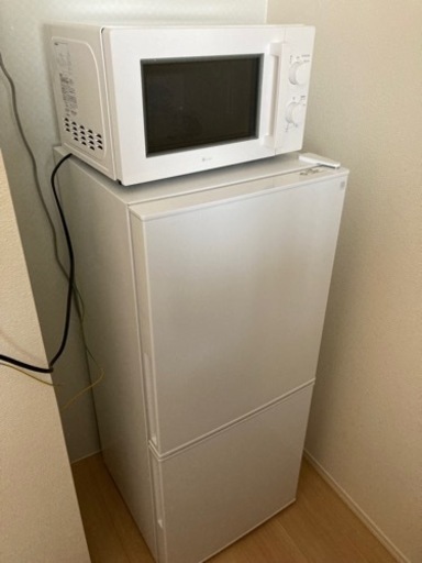 冷蔵庫、電子レンジ、洗濯機、炊飯器、ダイニングテーブルセット、テレビ