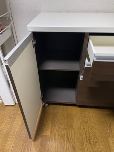 パモウナ　キッチンカウンター　食器棚　