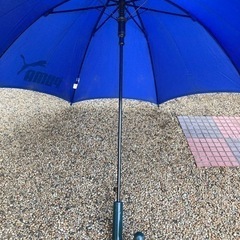子供用傘　プーマ　PUMA  青  55㎝　ジャンプ傘　汚れありの画像