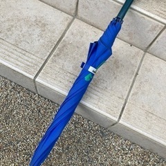 子供用傘　プーマ　PUMA  青  55㎝　ジャンプ傘　汚れありの画像