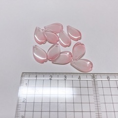 ※ガラスビーズ　花びら　20pieceの画像