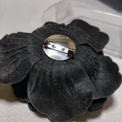 黒いバラのコサージュ💠の画像