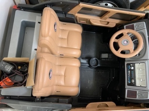 子供用　乗り物　エスカレード　自動車