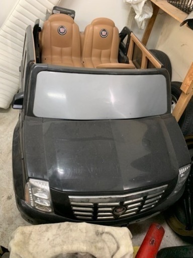 子供用　乗り物　エスカレード　自動車
