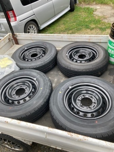○ハイエース200系　鉄ホイール　タイヤほぼ新品山○