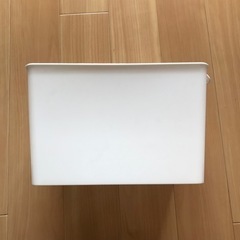 白い収納ケース　小物入れ　プラスチックの画像