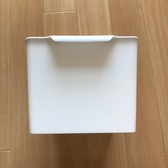 白い収納ケース　小物入れ　プラスチックの画像