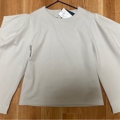 【新品タグ付き】袖フレア トップス 38/Mの画像