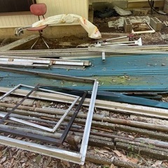 金属廃材及び古い電動工具