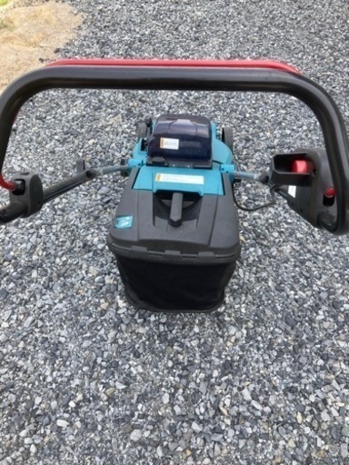値下げしました　マキタ　充電式芝刈り機　MLM380 