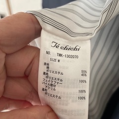 ネービーのトレンチコートの画像