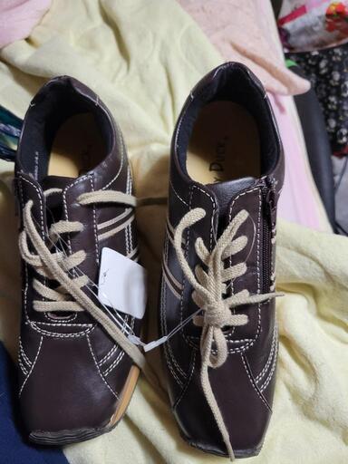 新品の靴譲ります
