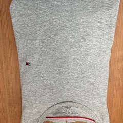 美品　トミーヒルフィガーのTシャツ