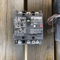100/200V ブレーカー6個 200Vコンセント3個の画像