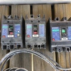 100/200V ブレーカー6個 200Vコンセント3個の画像