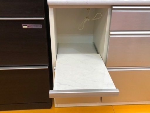 【リサイクルサービス八光】幅140㎝　松田家具　エナメルシルバー　大型食器棚