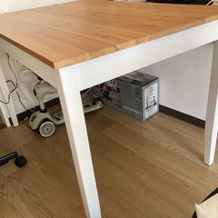 IKEAのテーブル(LERHAMN レールハムン)の画像