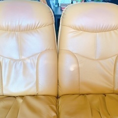 リクライニング　2人掛けソファー　オレンジ・ベージュ色の画像