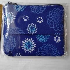 ティッシュ入れ付きポーチの画像