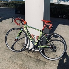 🌈赤と緑のツートンカラー☆‼️ロード　バイク　自転車　スポーツの画像