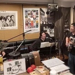 「ビートルズ」で楽器やバンド遊びをやりませんか？