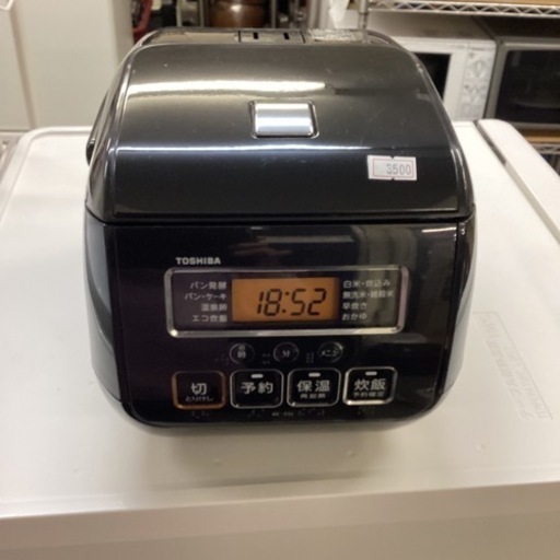万代店　炊飯器　2018年製　3合炊き　TOSHIBA  炊飯ジャー