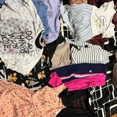 子供服1つ300円〜500円