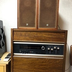 ジャンクかな⁇日立のレトロなレコードプレイヤー　木製のスピーカー付き