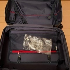 キャリーケース、スーツケースの画像