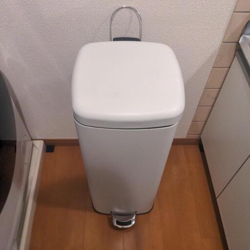 金属製ペダル開閉式ゴミ箱