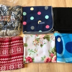 お値下げしました‼︎ ファブリック8点セット　枕　フロアスツール　ブランケット6枚の画像