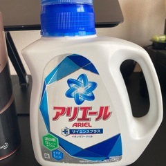 洗濯用洗剤（３個）と柔軟剤（１個）の４点セット。の画像
