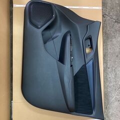 ホンダ　シャトル　右フロントドア内張り