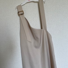 ベージュワンピースMの画像