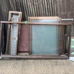 窓サッシの画像