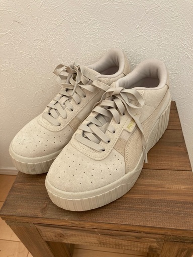 プーマ　PUMA スニーカー　上品なベージュ