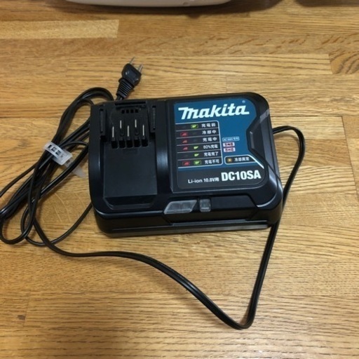 マキタ充電式掃除機　CL107FD