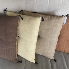 草木染めクッション４つセット　美品の画像